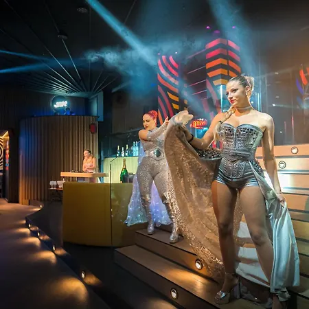 Universal Neptuno - Adults Only