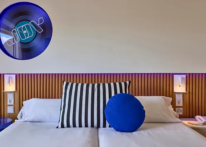 Universal Neptuno - Adults Only