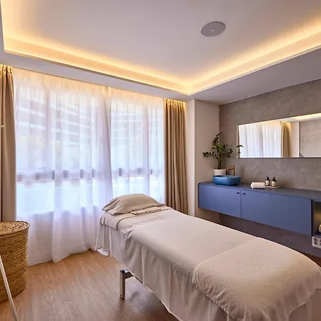 Universal Neptuno - Adults Only