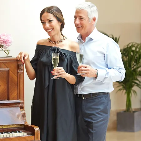 Universal Neptuno - Adults Only