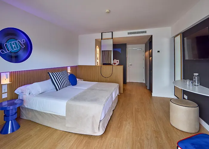 Universal Neptuno - Adults Only