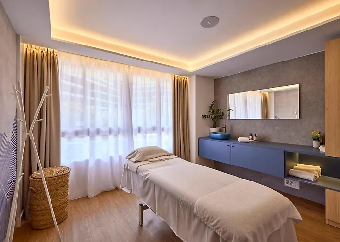 Universal Neptuno - Adults Only